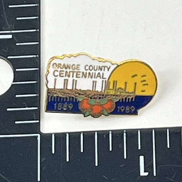 Orange County Centennial 1889–1989 Lapel Pin Gold Tone City Skyline Orange Badge - Picture 1 of 2